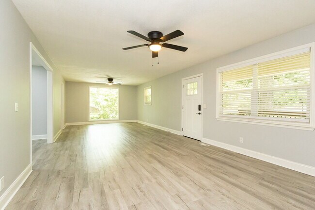 Photo - 405 Dempsey Ln
