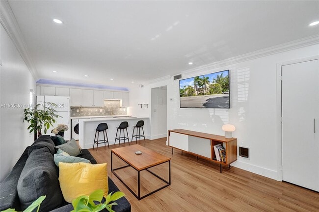 Building Photo - 815 NE 28th St Unit 101