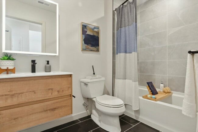 Full Shower/Tub
