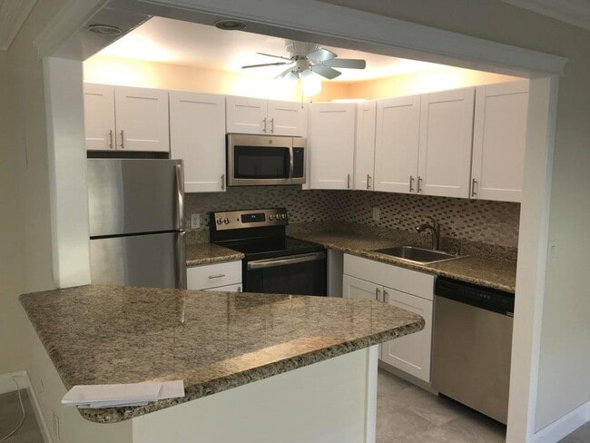 Building Photo - 103 Saxony C