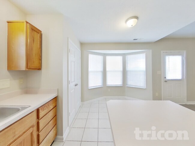 Photo - 477 Yorktown Ln