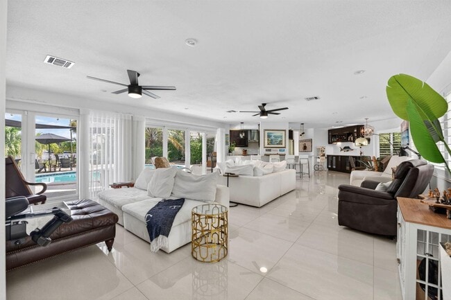 Photo - 2375 SE 8th St