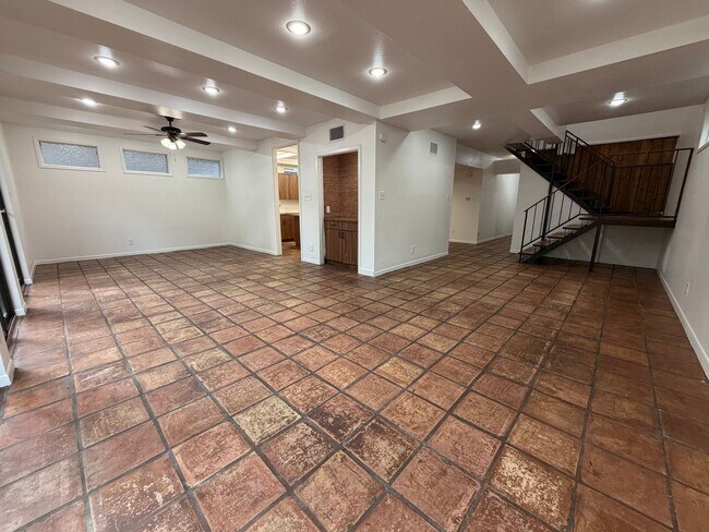 Photo - 802 Leonard St