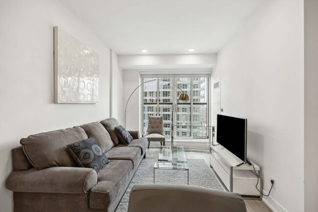 Building Photo - 200 Redpath Ave Unit SI ID1357459P