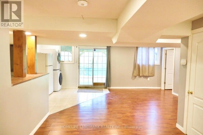 Photo - 49 Williamson Dr W