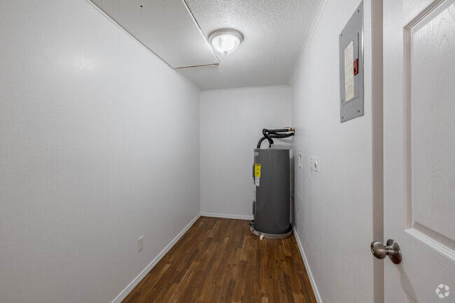 1BR, 1BA - 564SF - Laundry