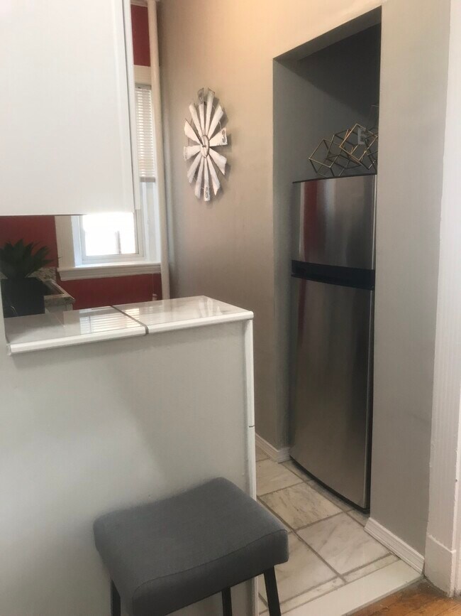 Photo - 916 Beacon St