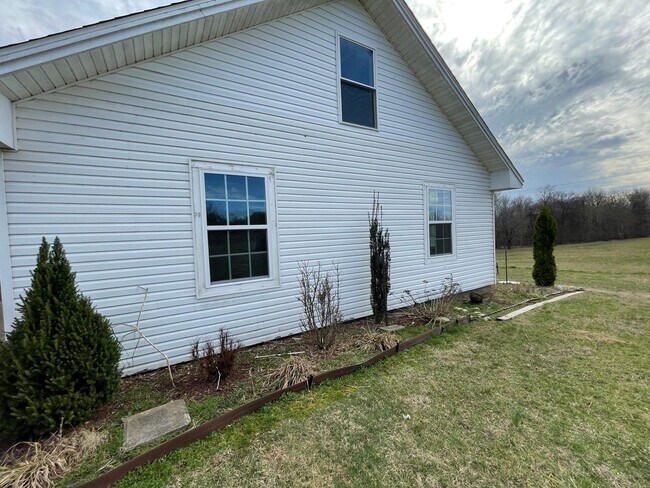 Photo - Farm House in Kuttawa