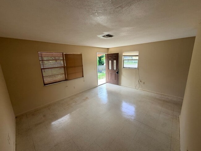 Photo - 5743 Elm St Unidad ELM ST. # 5743