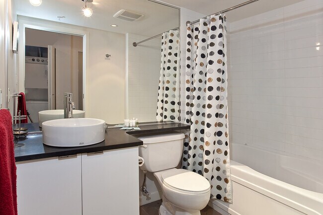 Photo - 233 Robson St