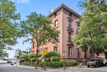 Building Photo - 10 Montague Ter Unit 2A