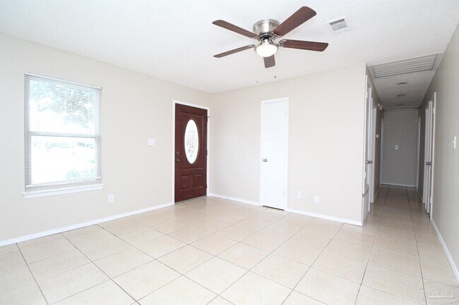 Photo - 401 Cornwall Cir