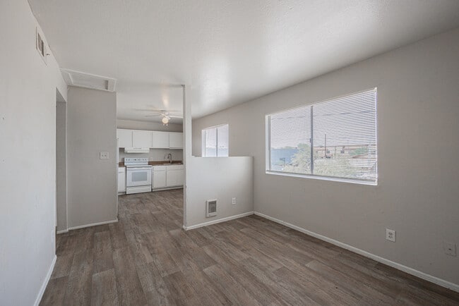 Photo - 622 N 30th Pl