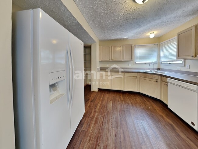 Photo - 5563 Crenton Dr