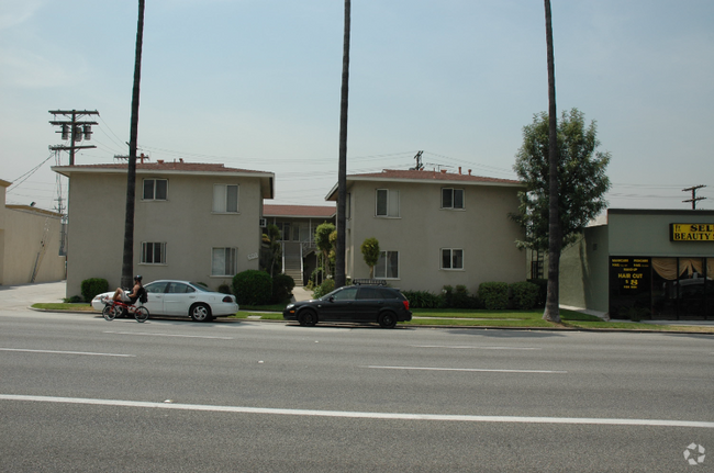 Building Photo - 608 W Glenoaks Blvd Unit lower Rental