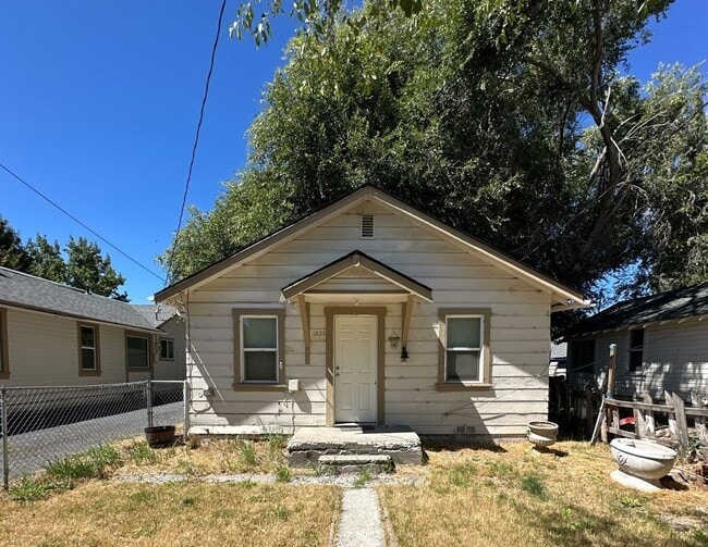 Building Photo - 1826 Summers Ln Rental