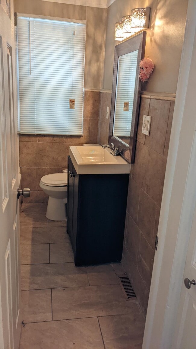 Photo - 8649 Jewett Ave