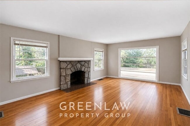 Photo - 1944 Lyle Ave