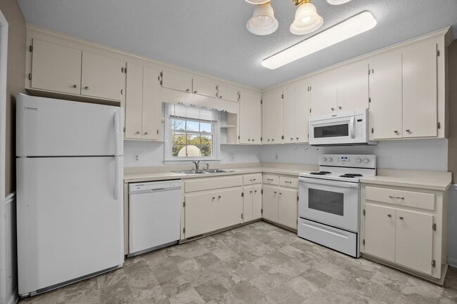 Photo - Lovely 3 bed 2 bath home located in Lillin...