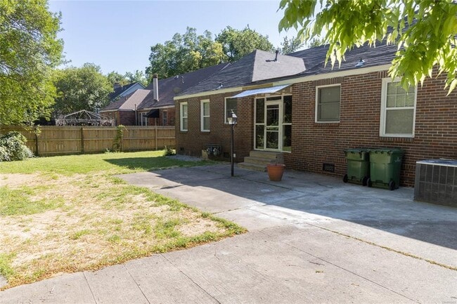 Photo - 3357 Lexington Rd