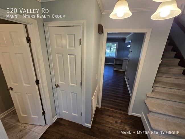 Photo - 520 Valley Rd