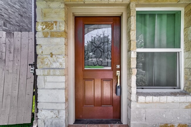 Photo - 2211 Silverbonnet St
