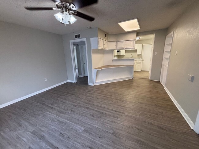 Photo - Lovely 5 Bedroom 2 Bathroom with a Fenced Backyard!