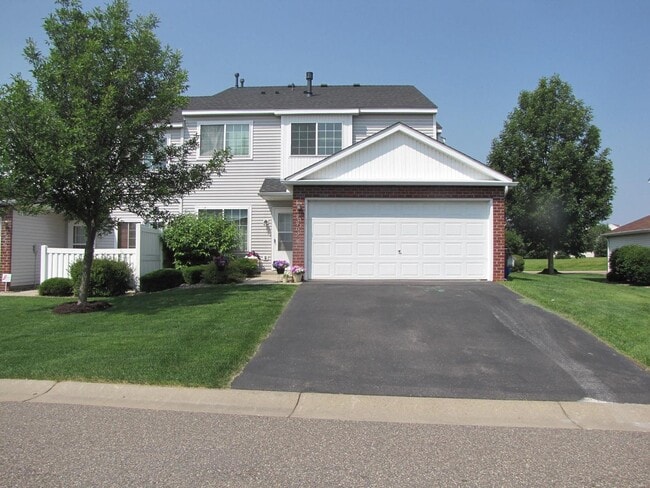 Building Photo - Convenient Location *2Bed/1.5Bth plus Loft* Townhome in Apple Valley. Avail Sept. 1