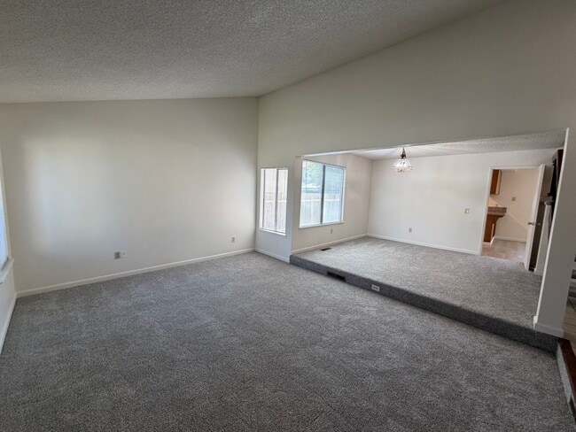 Photo - 872 Shellwood Way