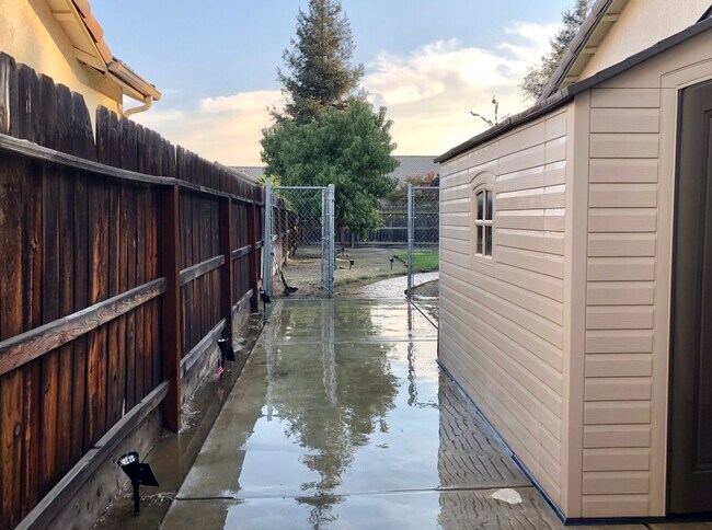 Photo - 1121 Oak Ave