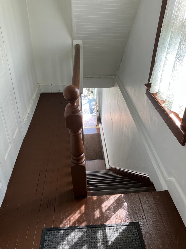 Top Landing - 1025 Willow St Unit 1