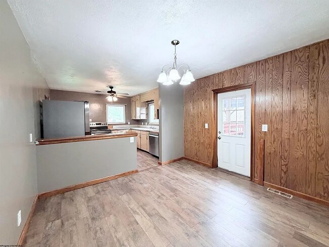 Photo - Large 4 Bedroom Home Near WVU, Hospitals & Downtown Morgantown