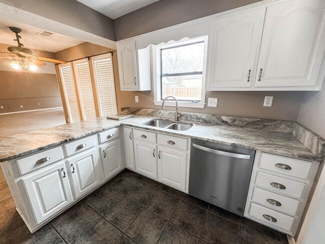 Photo - 166 E Lawnwood Dr