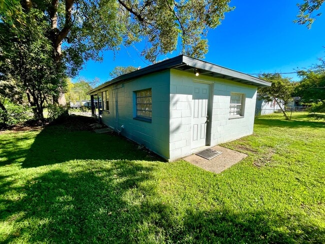 Photo - 107 Mayfair Cir
