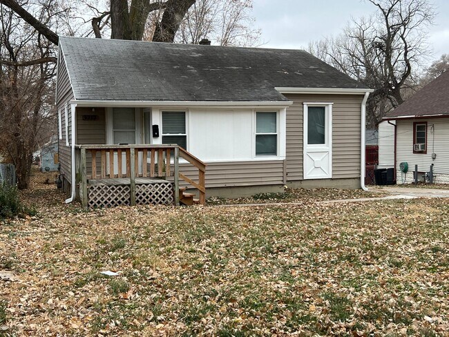 Photo - Fully Remodeled 2 Bed 1 Bath!!