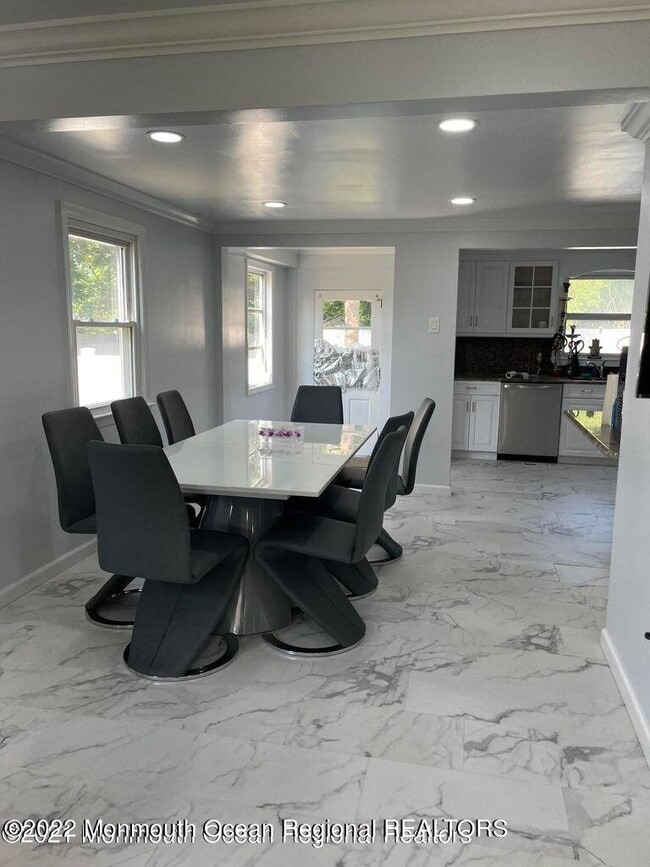 Photo - 15 Larchwood Ave