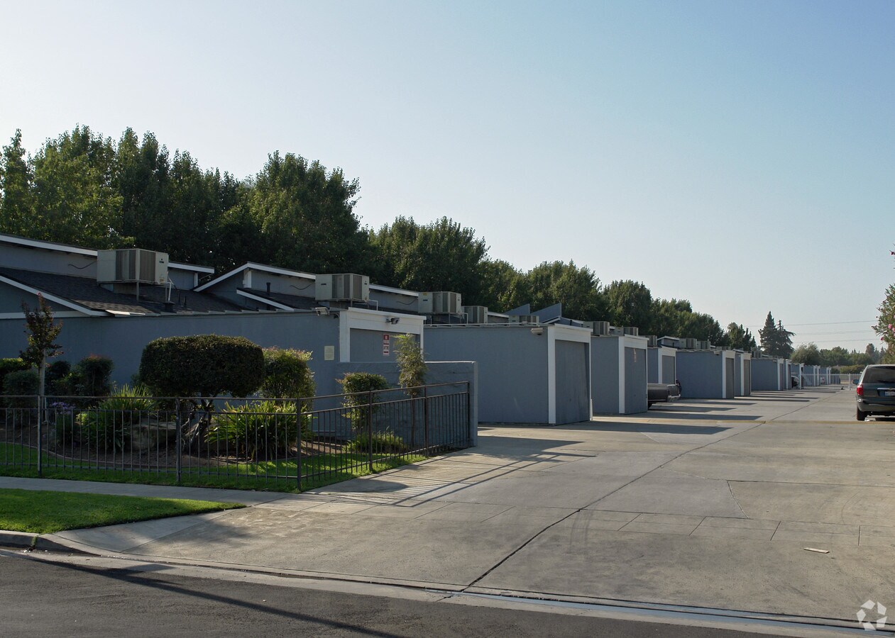 Photo - Clay Gardens Apartments