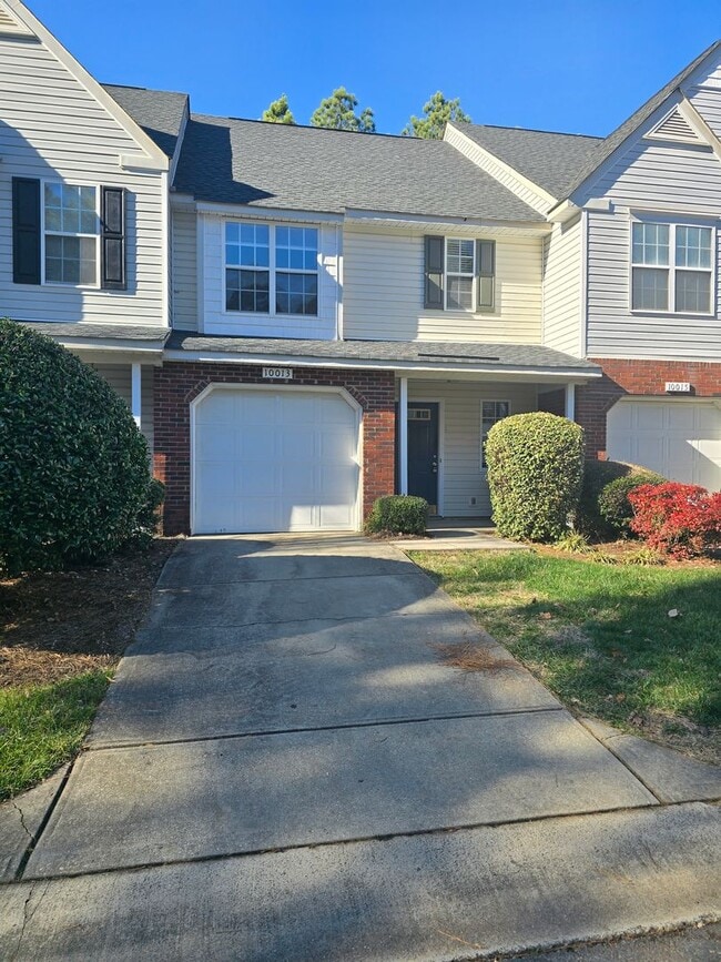 Building Photo - Townhome 2BR/2.5BA Located minutes from UNCC Campus!
