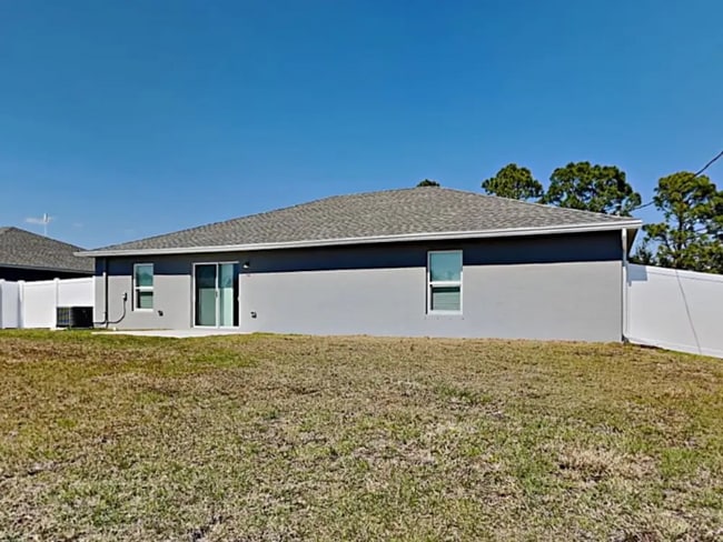Photo - 2932 SW 5th Ave House