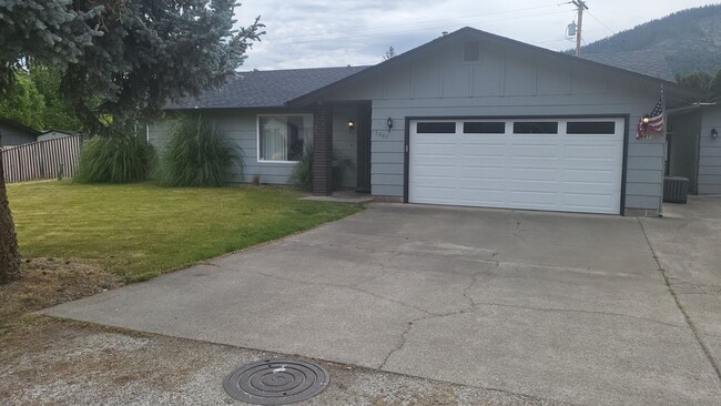 3 bedroom 2 bath for Rent in Grants Pass - 3 bedroom 2 bath for Rent in Grants Pass Casa