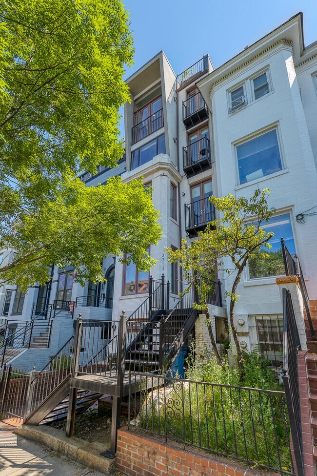 Photo - 2713 Ontario Rd NW Unit 4