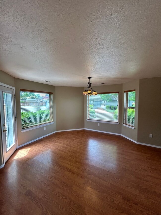 Building Photo - Coming Soon!!Three Bedroom for lease in Me...