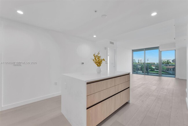 Photo - 9221 E Bay Harbor Dr Unit 407