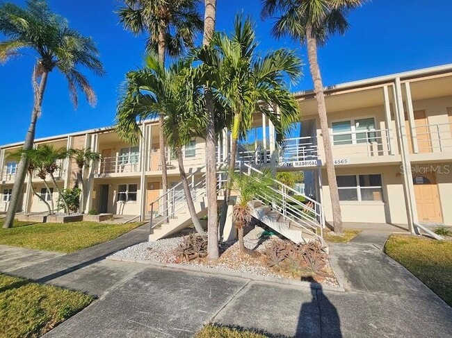 Building Photo - 4565 Duhme Rd Unit 207
