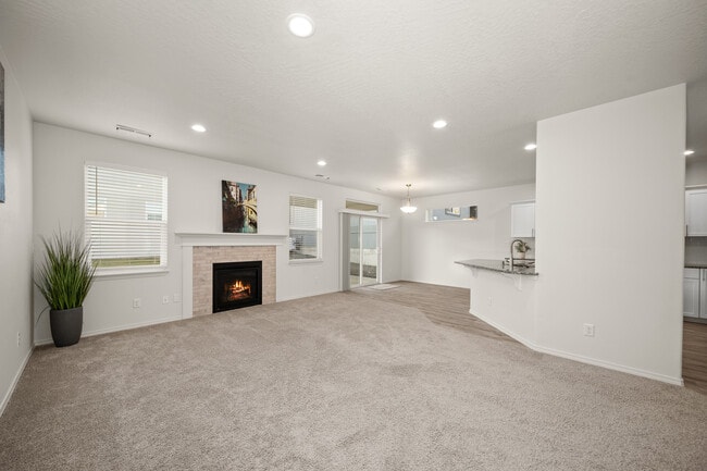 Photo - 824 S Bulldog St