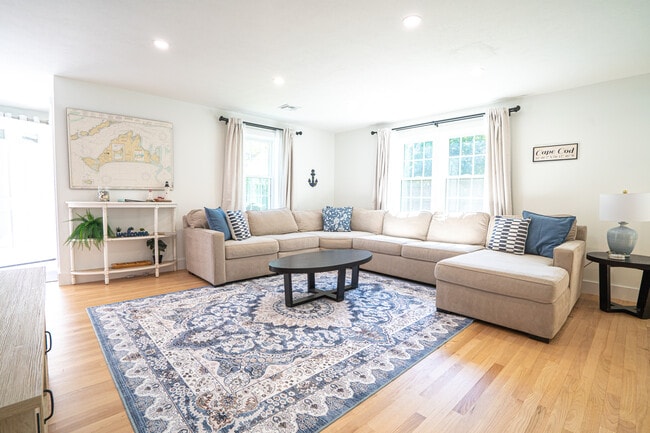 Building Photo - 176 Palmer Ave Unit 4