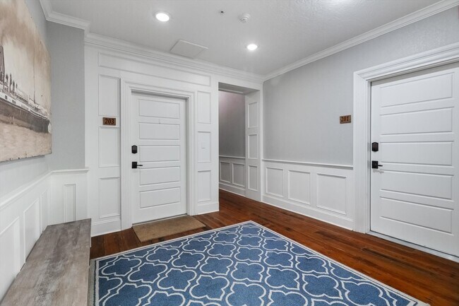 Photo - 405 24th St Unit 201