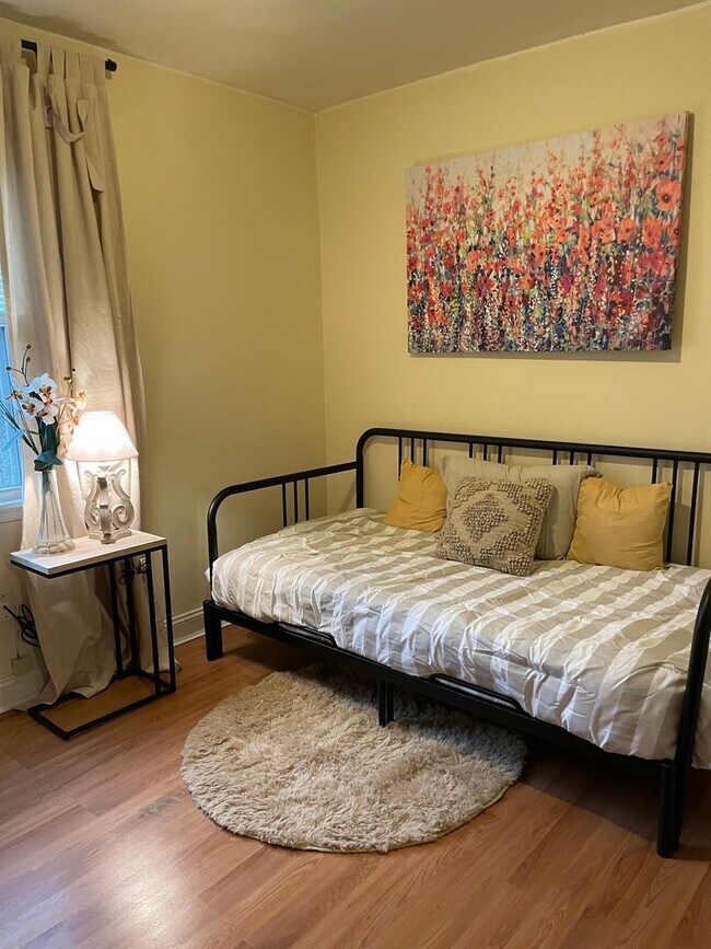 Photo - Charming 2 BR/1 BA Apartment in Congress Heights! Unidad ( 2)