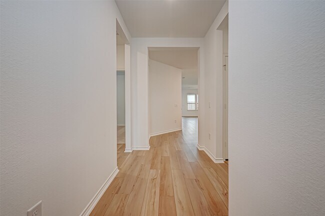 Photo - 1308 Tan Gable Ln