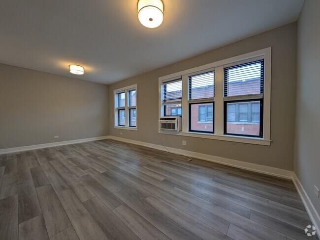 Building Photo - 3943 N Janssen Ave Unit s2 Rental